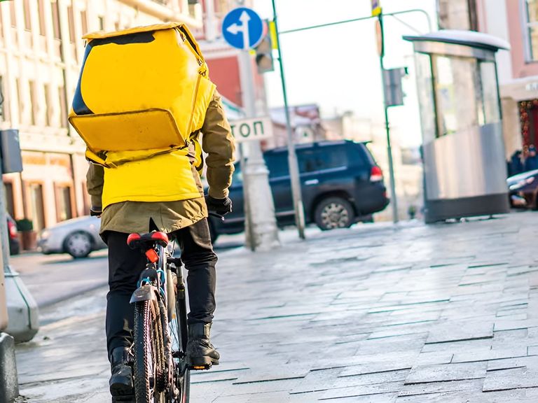 Employee or Contractor in Germany? The Test, the Indicators, and the Status Check That Settles It