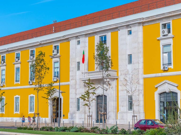 How Portuguese Income Tax Is Calculated on a Payslip: IRS From Gross to Withholding