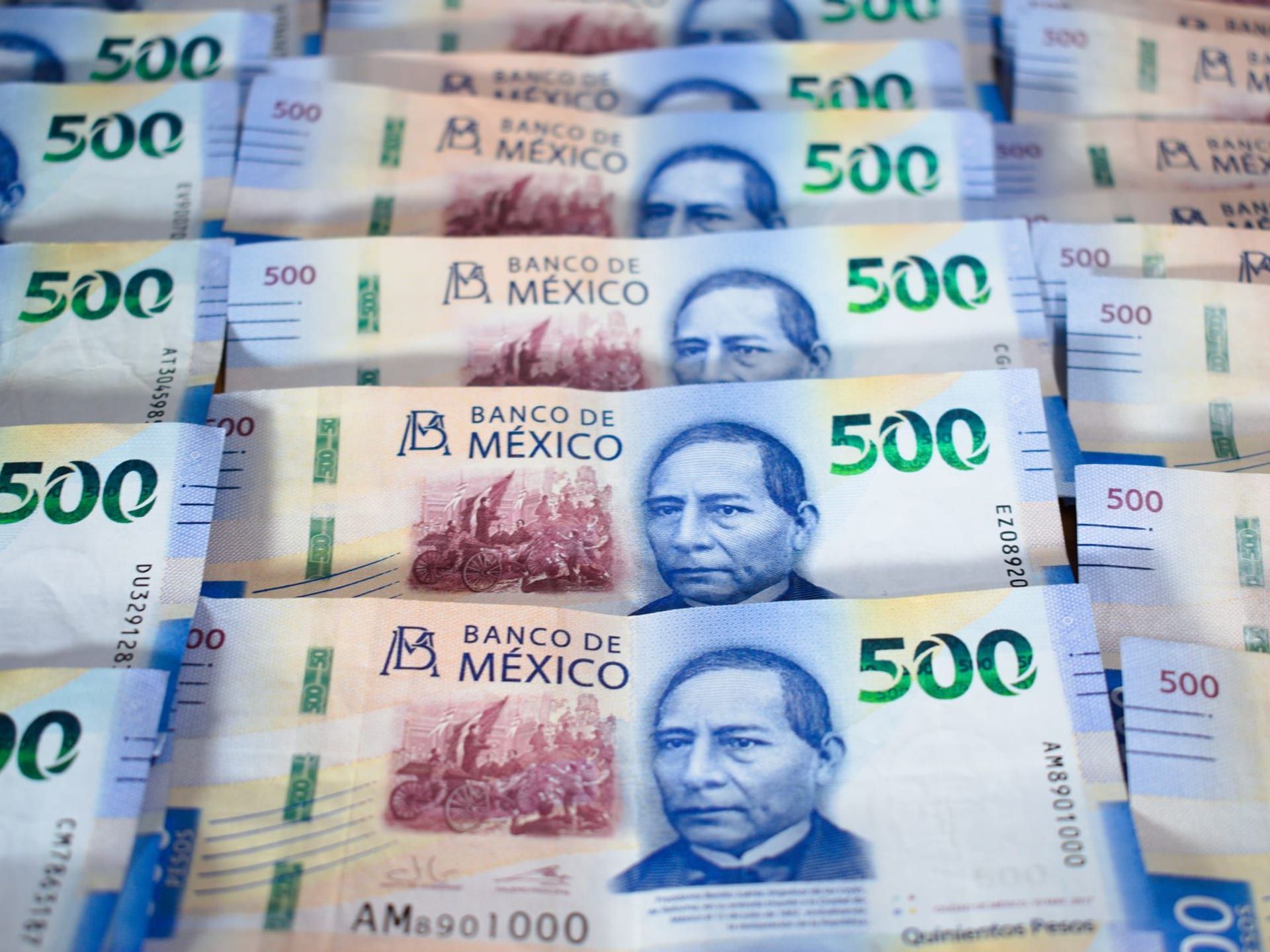 Stacked Mexican 500-peso banknotes